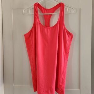EUC Underarmour tanks top